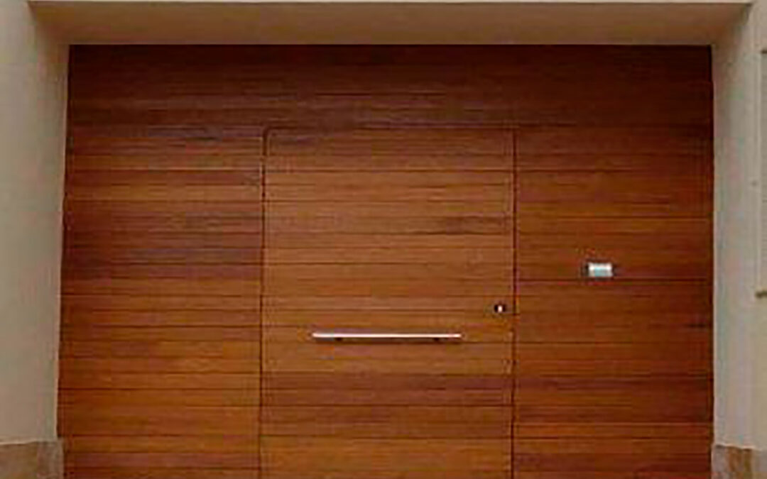 Antiguo-Entrada Panelado Iroko